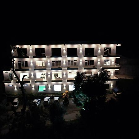 Hotel Candle Wood Chamba  Luaran gambar