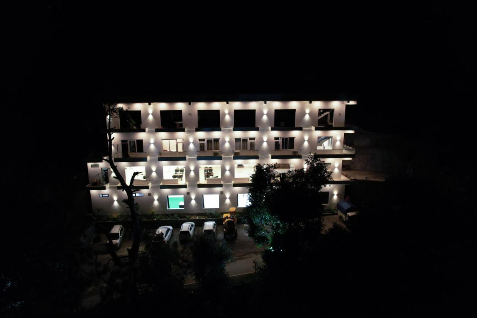 Hotel Candle Wood Chamba  Luaran gambar